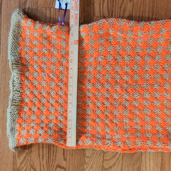 NEW! Hand Knit Acrylic Houndstooth Intarsia FITTED Sweater Vest Orange Tan S - Picture 6 of 9